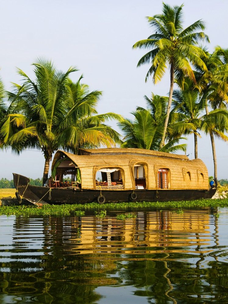 Houseboat_736x981